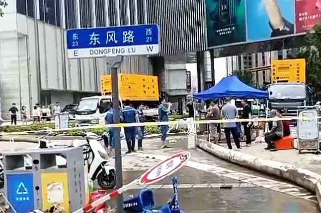 乐竞体育·乐竞官方网站-乐竞体育(中国)排涝突击队在排涝现场